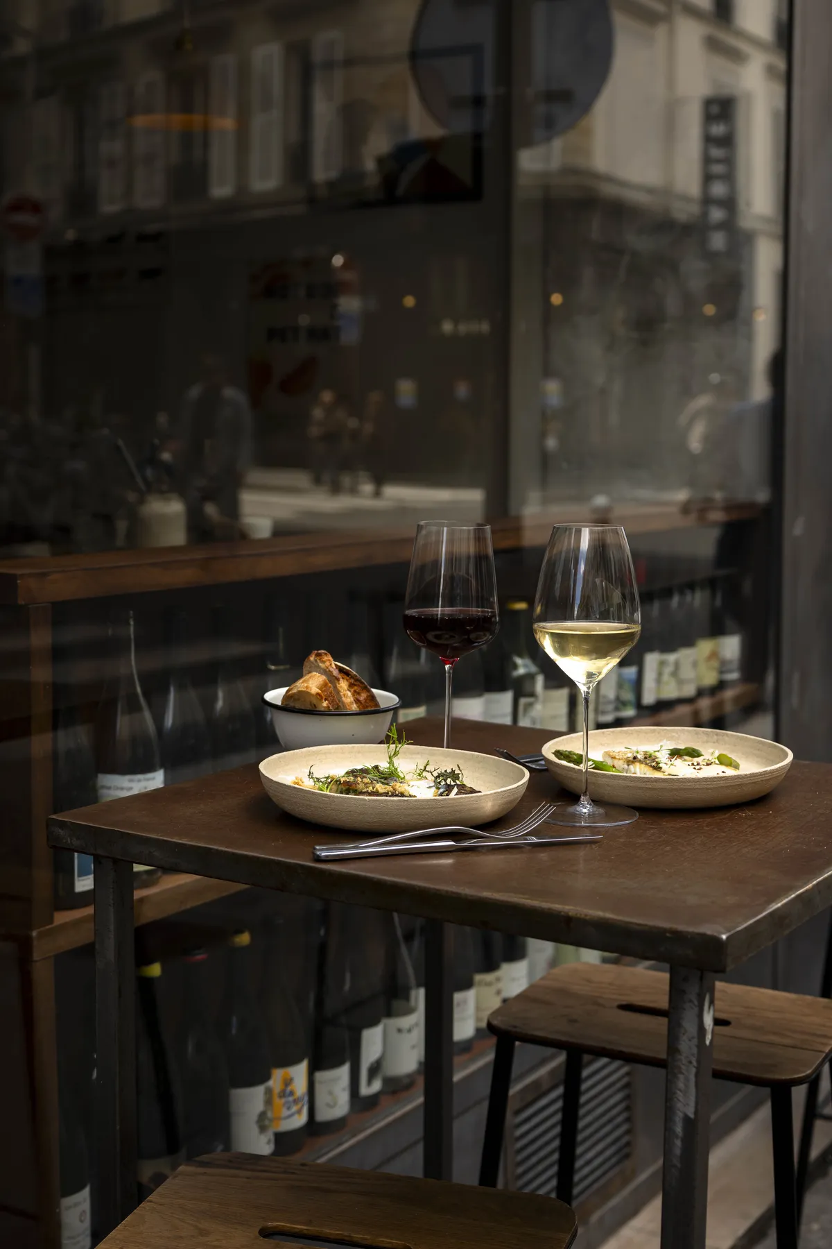 Table conviviale, cave à manger du Comptoir des Résistants Paris 10e